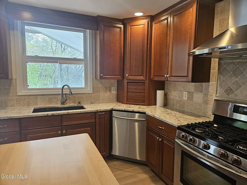 3rd image of 66 Beach Road