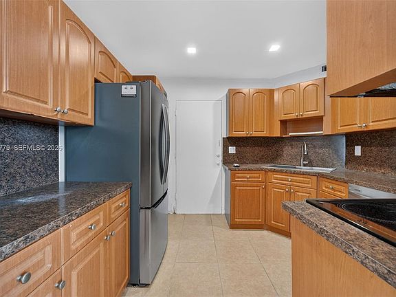 4th image of 3301 Spanish Moss Ter APT 405
