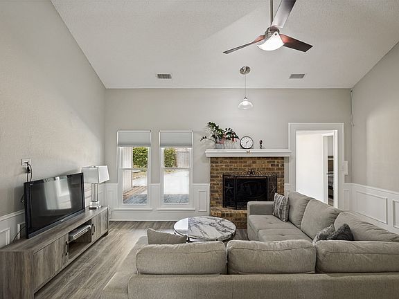 5th image of 1209 Sandy Creek Dr