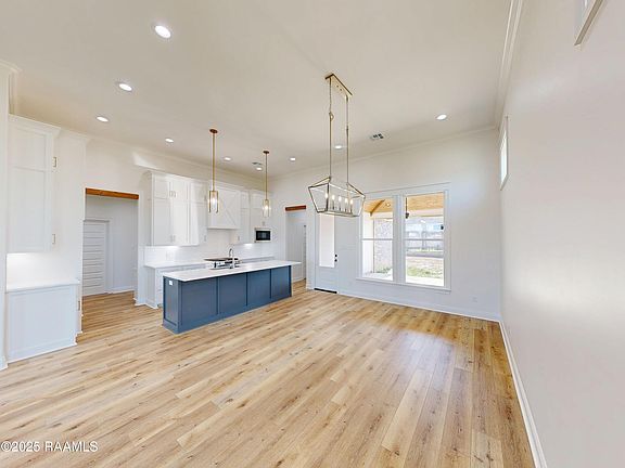 4th image of 138 Lakes Edge Dr