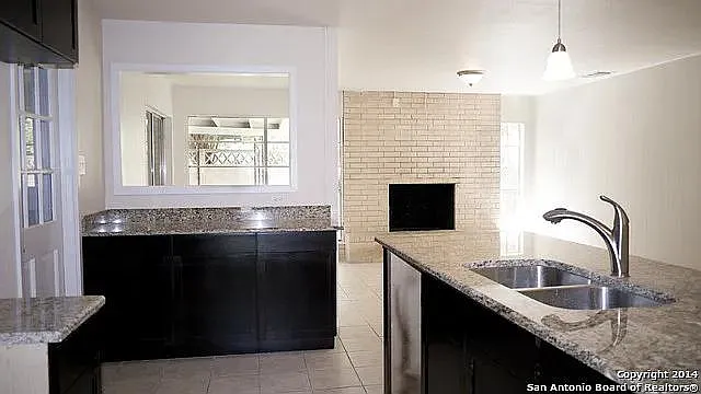 942 Clearview Dr — Photo 1