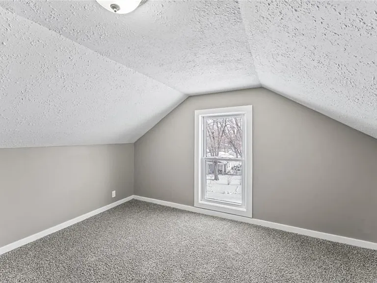 314 Grand Ave — Photo 17