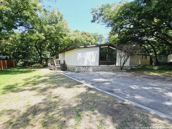 375 River Bend Dr, New Braunfels, TX 78130
