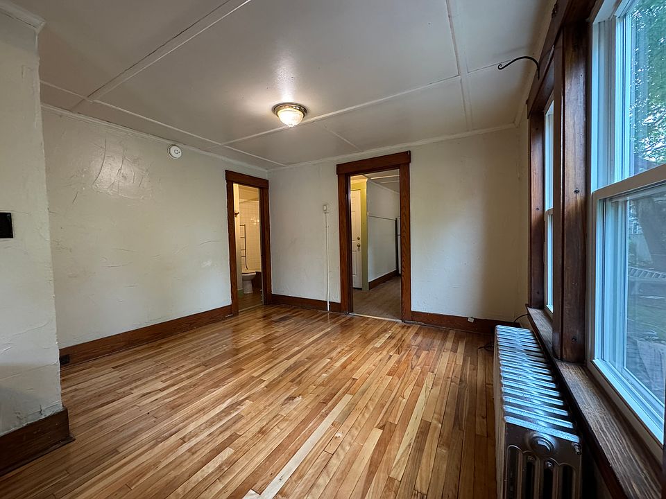 1st image of 25 Oak St E #D