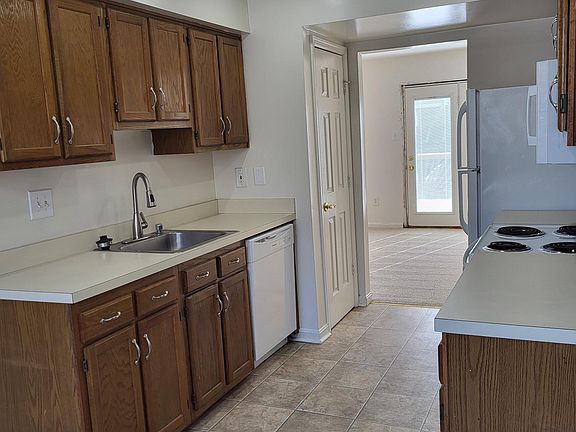 4th image of 1822 Glendale Ln