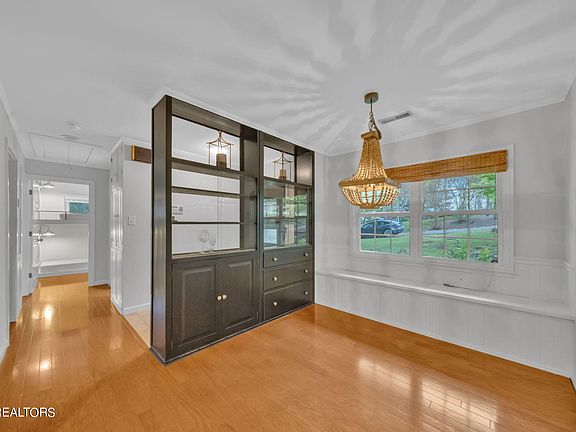3rd image of 5000 Summit Cir