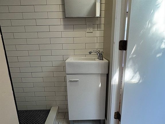 5th image of 35 State St #4