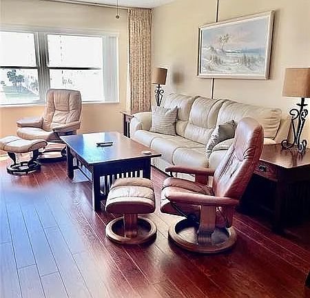 5th image of 4575 Cove Cir APT 506