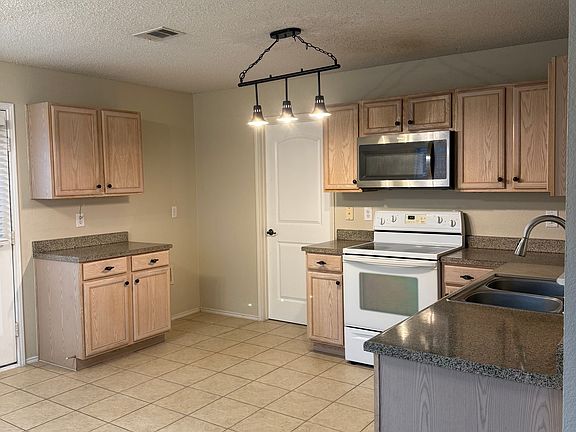 4th image of 16104 Hollyhill Ct