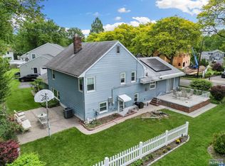 906 Perry Ln, Teaneck, NJ 07666