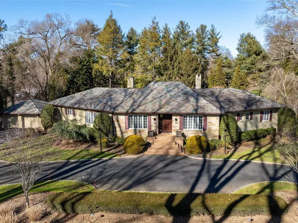 5 Tredwell Drive, Old Westbury, NY 11568