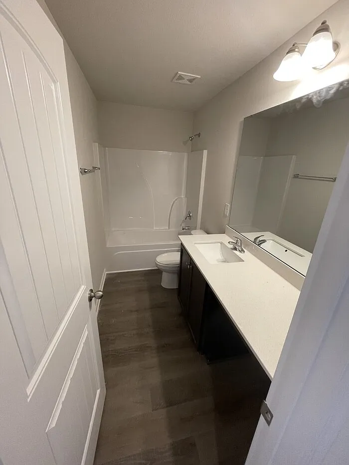 3 bed, 2.5 bath, 1447 sqft, $1,650 — Photo 4