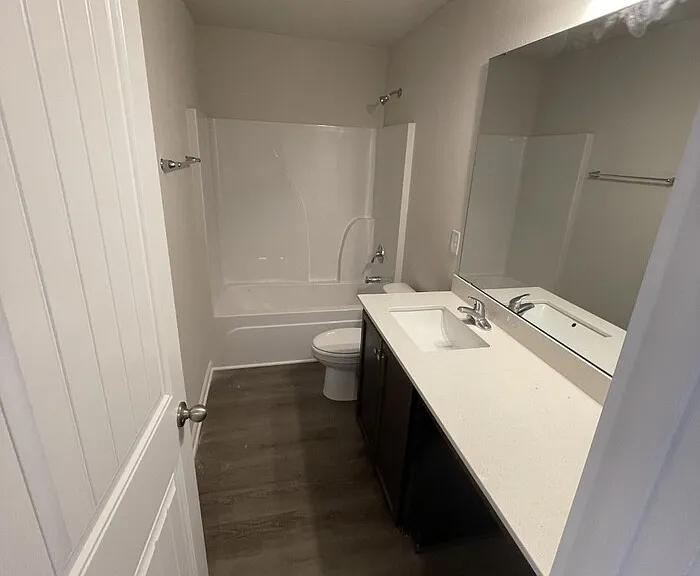 1055 Peony Ln — Photo 4