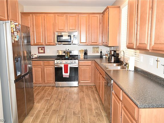 3rd image of 7522 Perla Del Mar Ave