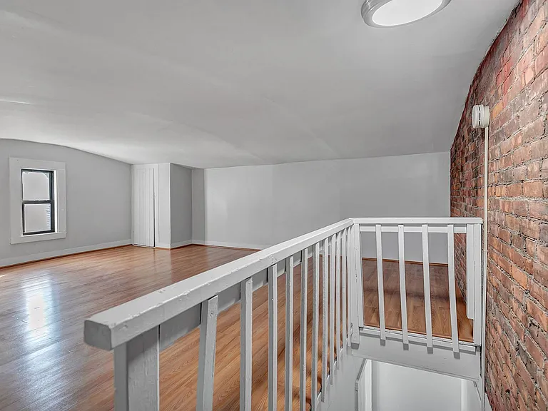 33 Howe St #35 — Photo 39