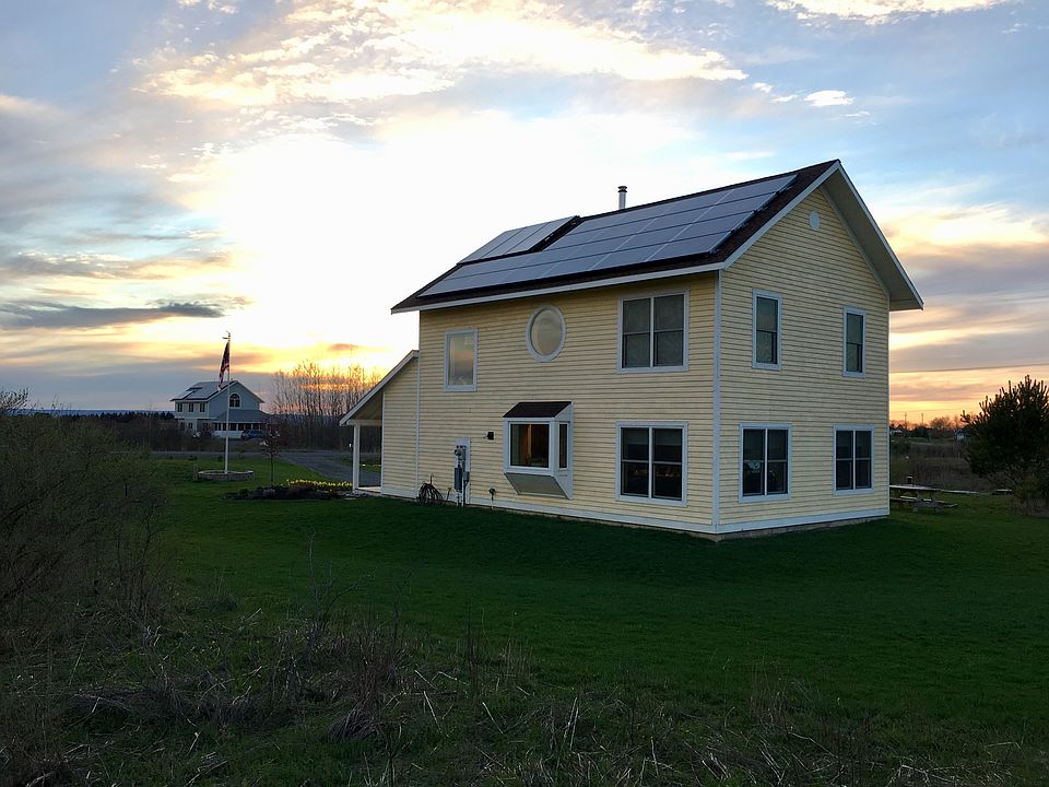 2nd image of 44 Farm Pond Cir