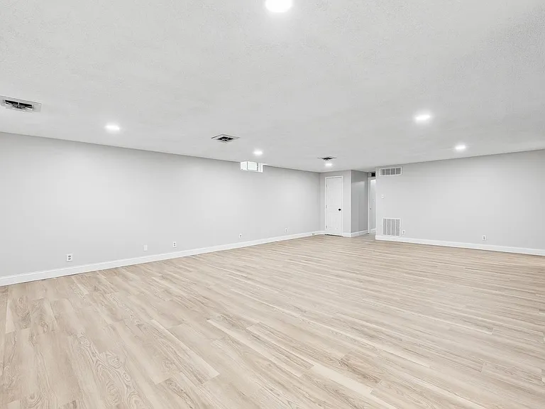 311 N Rutgers St — Photo 25