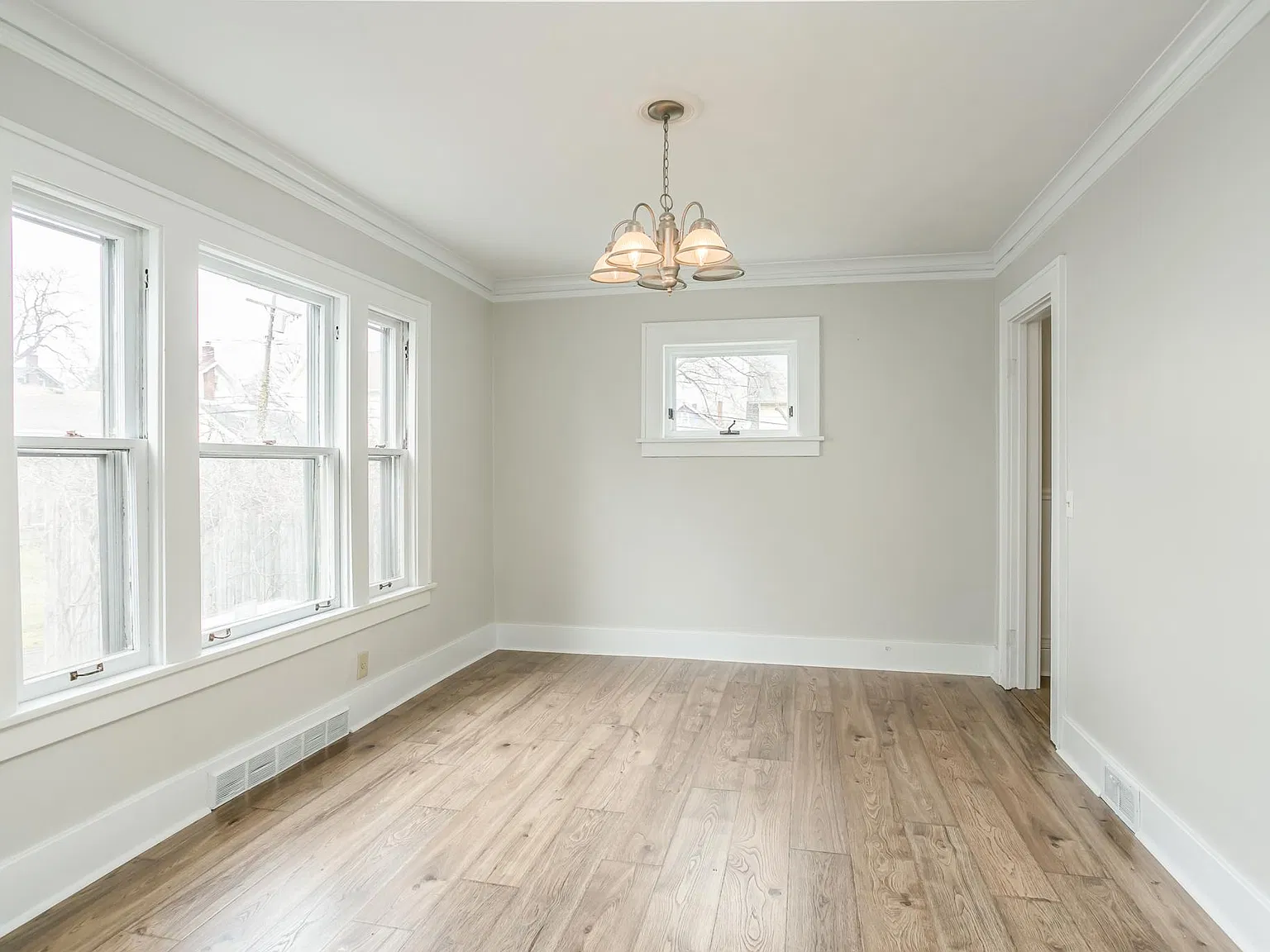 62 Falstaff Rd — Photo 4