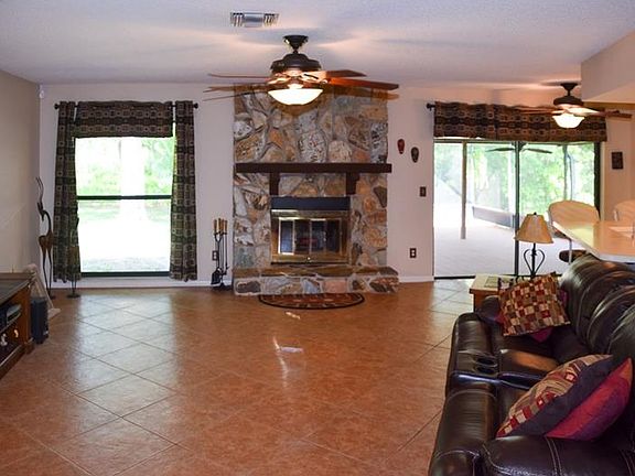 2nd image of 16116 Country Crossing Dr