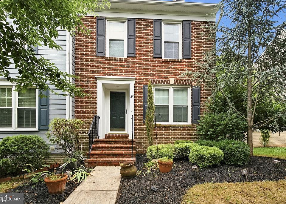 1st image of 27 Ryan Ct
