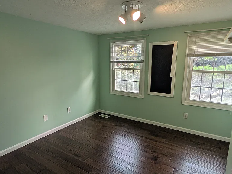 Streamvale Cir — Photo 46