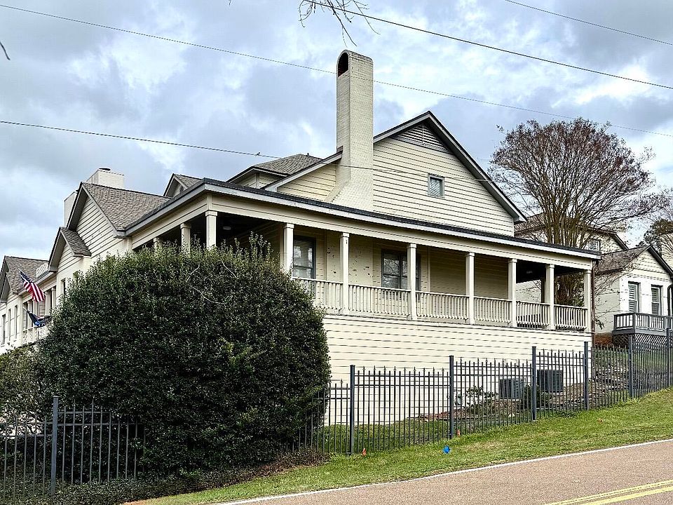 1st image of 107 Lakepointe Dr