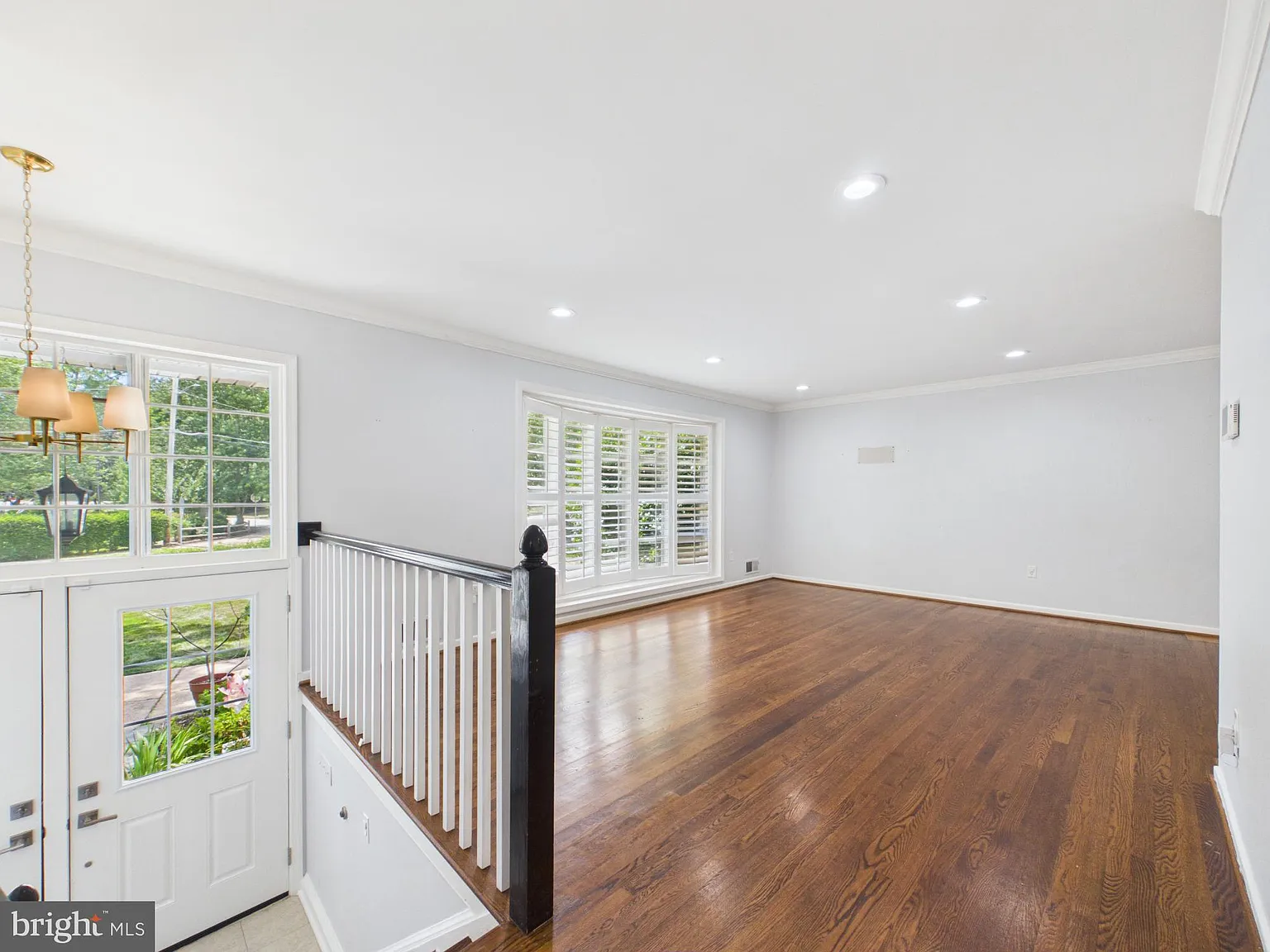 5 bed, 3.0 bath, 3044 sqft, $4,200 — Photo 4