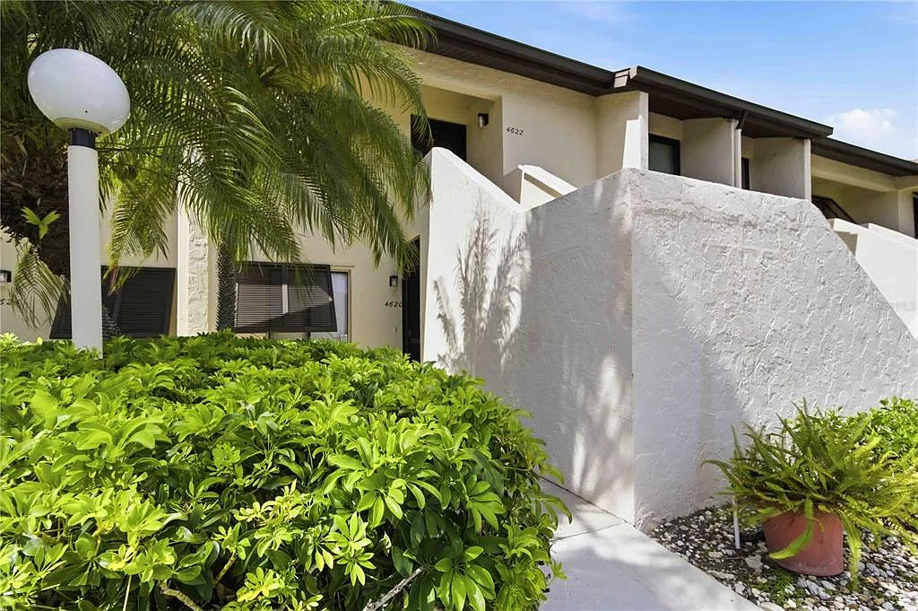 2 bed, 2.0 bath, 1108 sqft, $1,775 — Photo 4