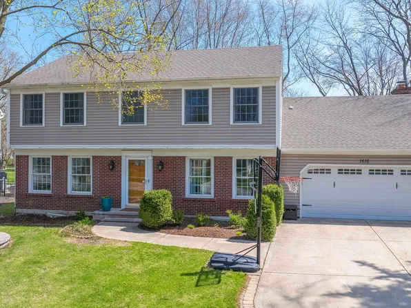 1616 Albermarle Ct, Naperville, IL 60563