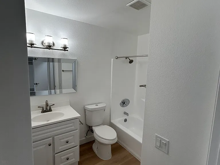Norwalk Terrace Apartments — Photo 21