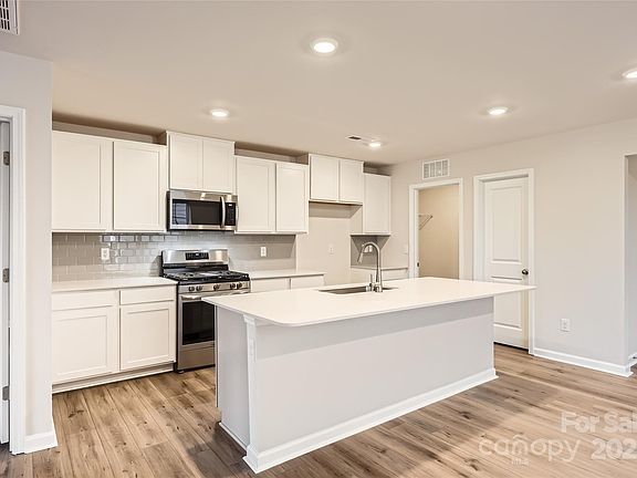 4th image of 108 Mountain Bridge Way
