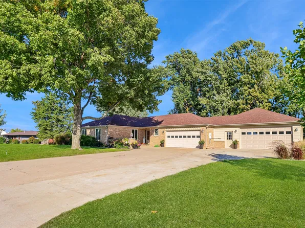 1027 14th Ave SE, Altoona, IA 50009