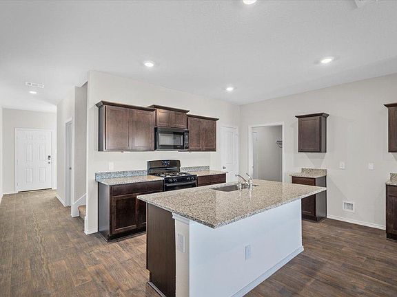 5th image of 215 Skipping Stone Ln