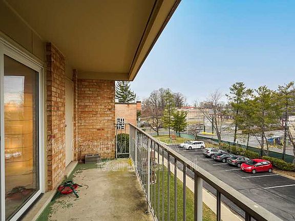 5th image of 11923 Parklawn Dr APT 303