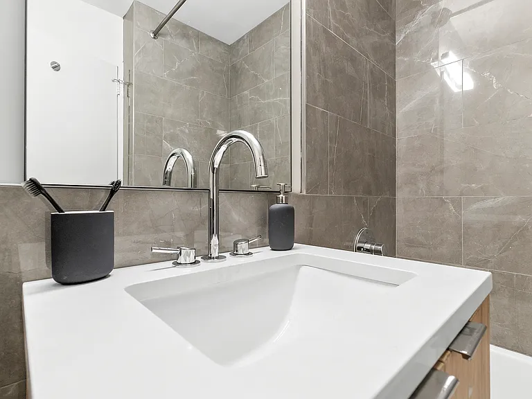 546 Main St #811 — Photo 11