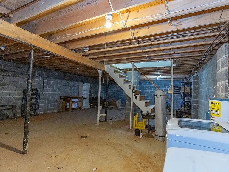 148 S Fieldstone Ln — Photo 37