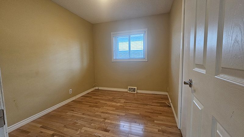 Calgary House for rent - 4 Bedrooms — photo 9