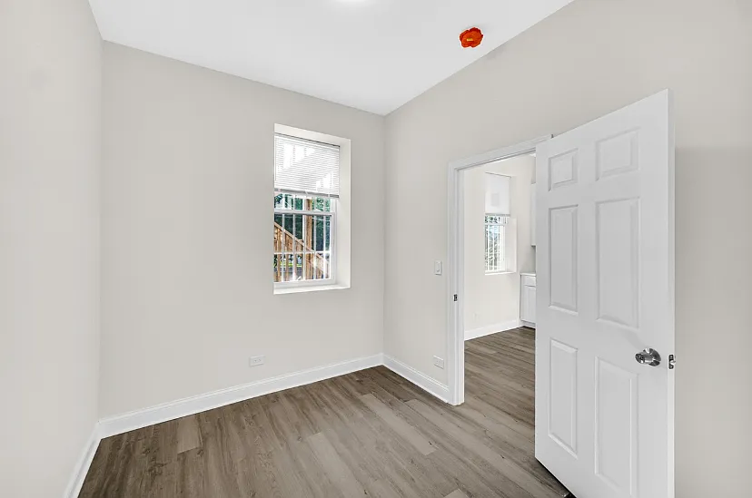 Rent — Photo 4