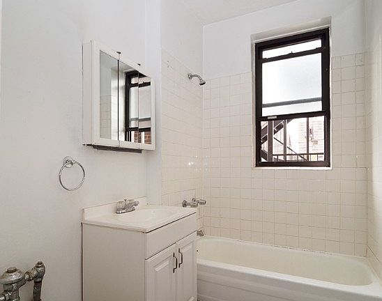 5th image of 723.5 W Barry Ave #723X-A2