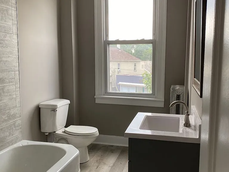 706 Northampton St — Photo 9