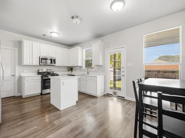 111 Brazos Ln, Kyle, TX 78640