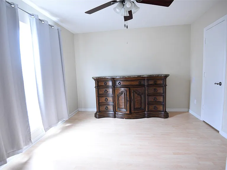 1008 Andrews St — Photo 17