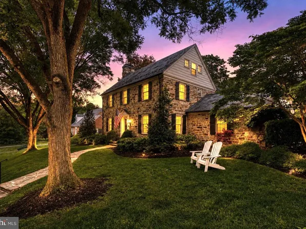 114 Castlewood Rd, Baltimore, MD 21210
