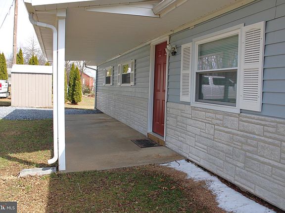 3rd image of 117 Basin Hill Rd