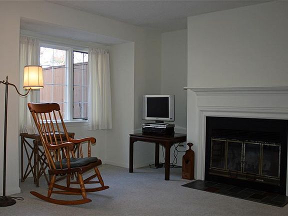 3rd image of 304 Admiralty Hts