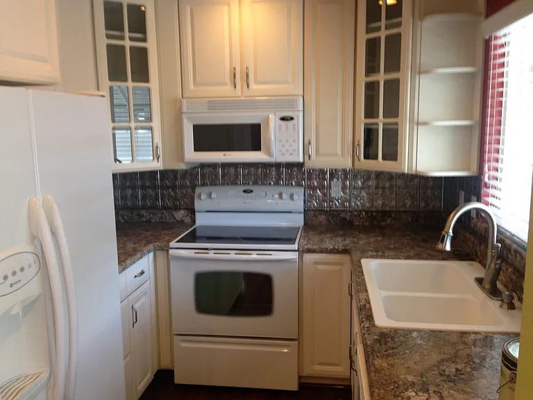 1639 E Saint Charles Pl — Photo 13