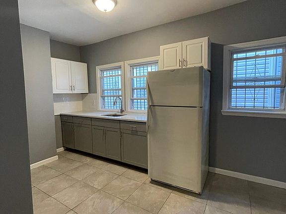 3rd image of 61 Seymour Ave APT 1