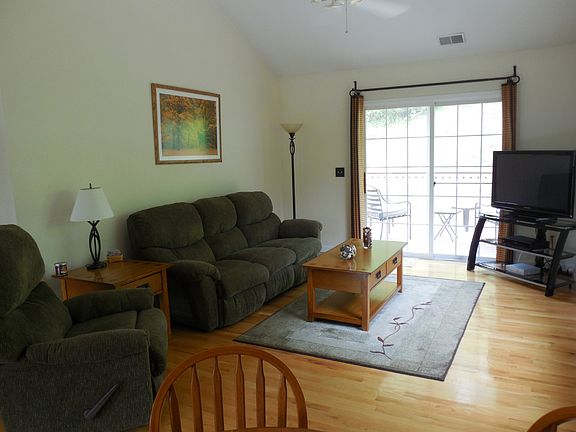 4th image of 32 Oak Point Dr #32