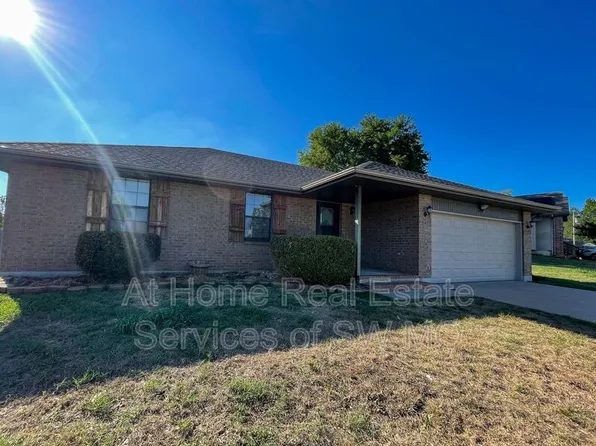 435 N Cedarwood Ave, Republic, MO 65738