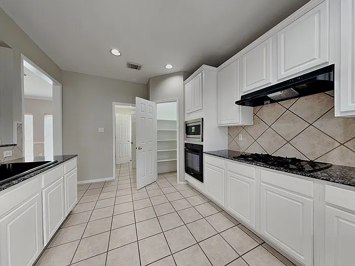 15535 Downford Dr — Photo 9